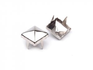 Cvočky na oblečení z nerezové oceli 7x7 mm pyramida