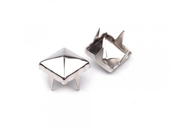 Cvočky na oblečení z nerezové oceli 7x7 mm pyramida