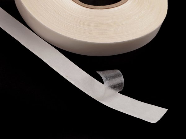 Elastická oboustranná nažehlovací páska šíře 20 mm transparentní