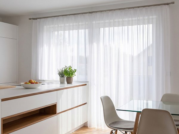 Záclona / voál hladký šíře 300 cm