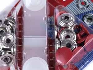 Knoflíky stiskací s kroužkem Ø15 mm na silné látky, barevný lak