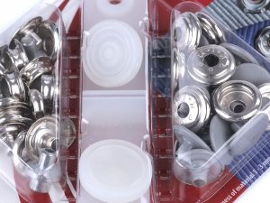 Knoflíky stiskací s kroužkem Ø15 mm na silné látky, barevný lak