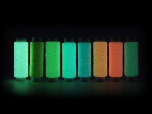 Vyšívací nitě Lumina 200 m svítící ve tmě
