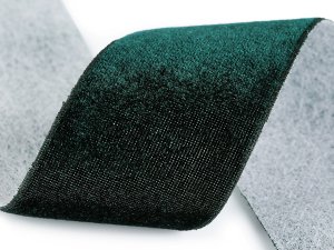Sametová dekorační stuha na cívce ve vánočních barvách šíře 50 mm, návin 2,7 m