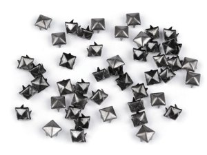 Cvočky na oblečení z nerezové oceli 7x7 mm pyramida