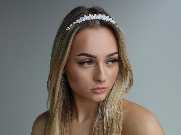 Štrasová čelenka do vlasů s perlami
